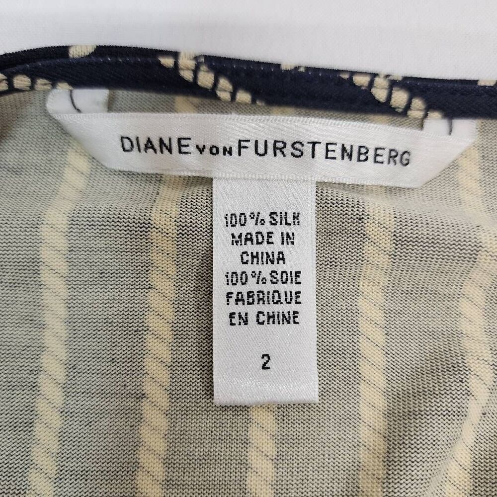 Diane von Furstenberg Size 2 100% Silk Knee-Length Fauz Wrap Striped Dress A - Picture 4 of 4